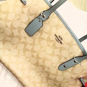 LIKE NEW IN EXCELLENT CONDITION COSCH PURSE